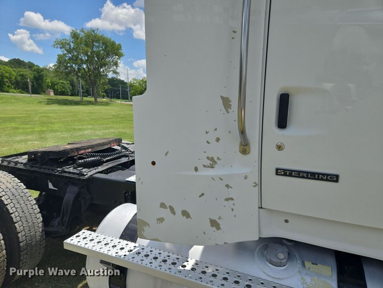 image for item EF1781 2006 Sterling A9500 semi truck