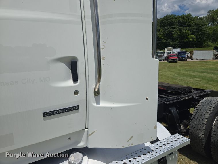 image for item EF1781 2006 Sterling A9500 semi truck