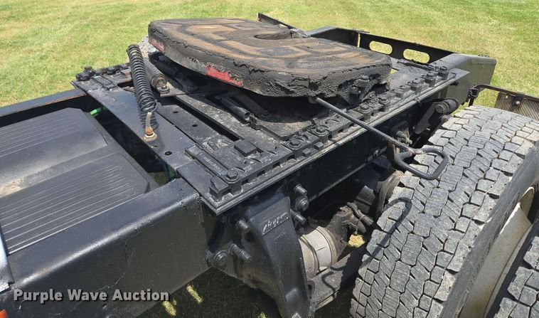 image for item EF1781 2006 Sterling A9500 semi truck