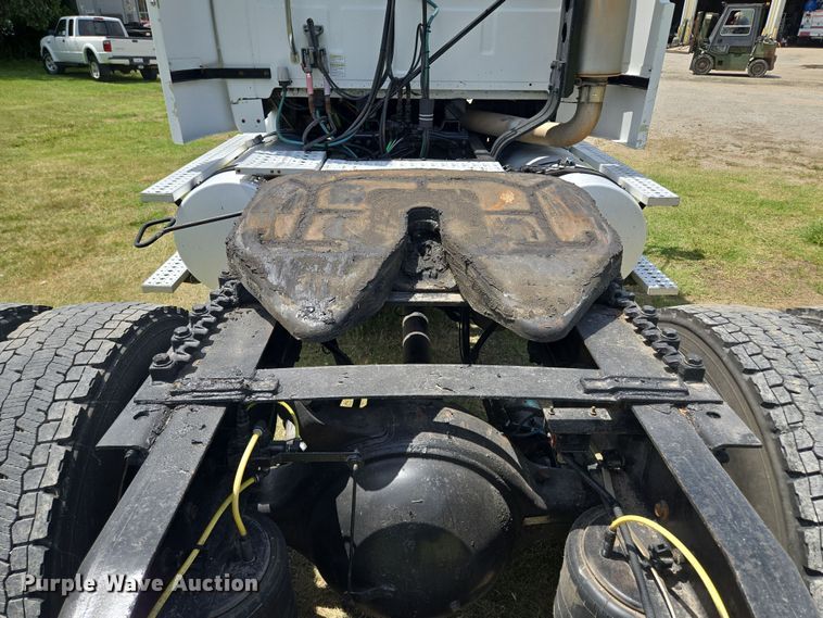 image for item EF1781 2006 Sterling A9500 semi truck