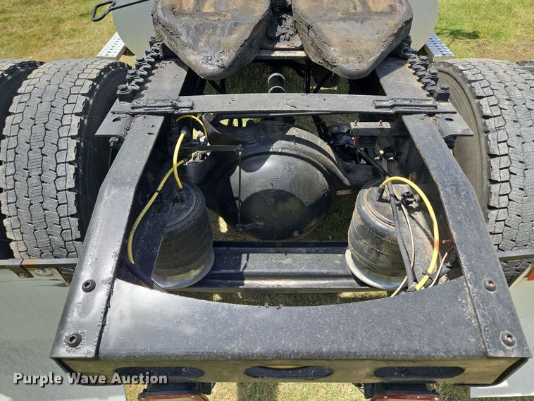 image for item EF1781 2006 Sterling A9500 semi truck