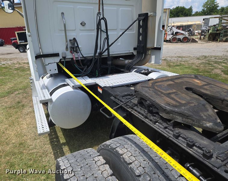 image for item EF1781 2006 Sterling A9500 semi truck