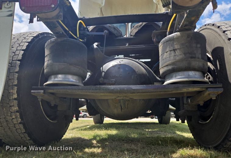 image for item EF1781 2006 Sterling A9500 semi truck