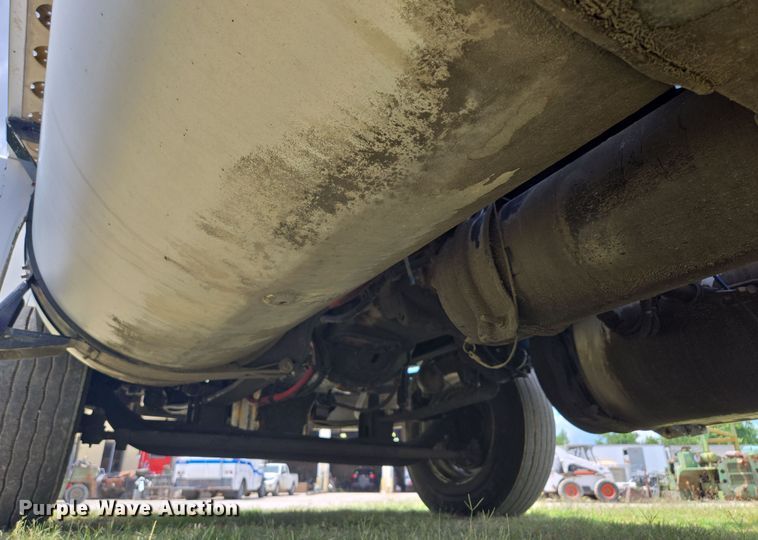 image for item EF1781 2006 Sterling A9500 semi truck