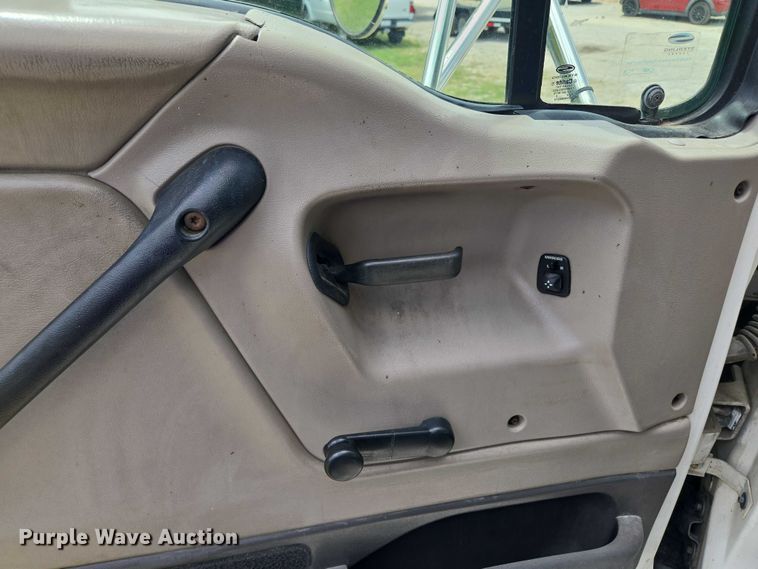 image for item EF1781 2006 Sterling A9500 semi truck