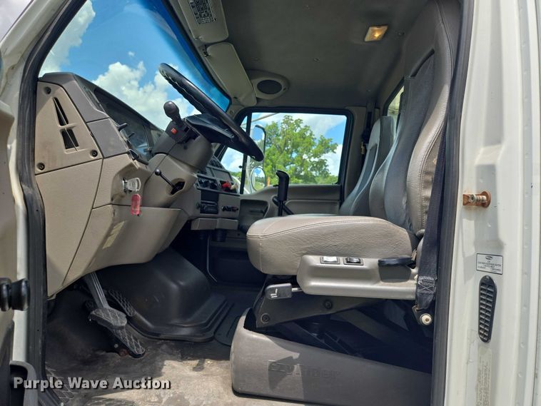 image for item EF1781 2006 Sterling A9500 semi truck