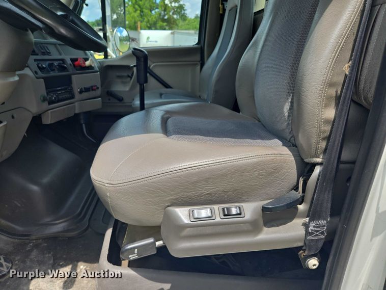 image for item EF1781 2006 Sterling A9500 semi truck