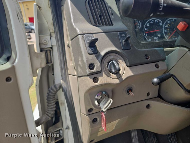 image for item EF1781 2006 Sterling A9500 semi truck