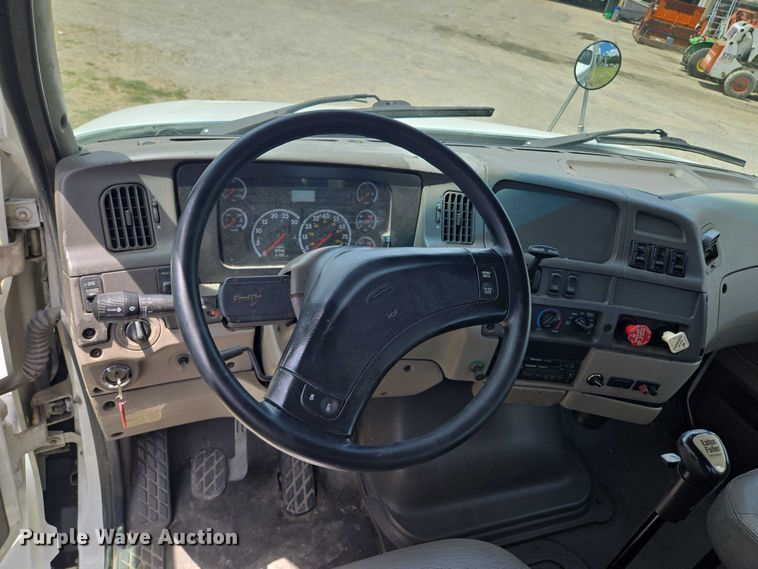 image for item EF1781 2006 Sterling A9500 semi truck