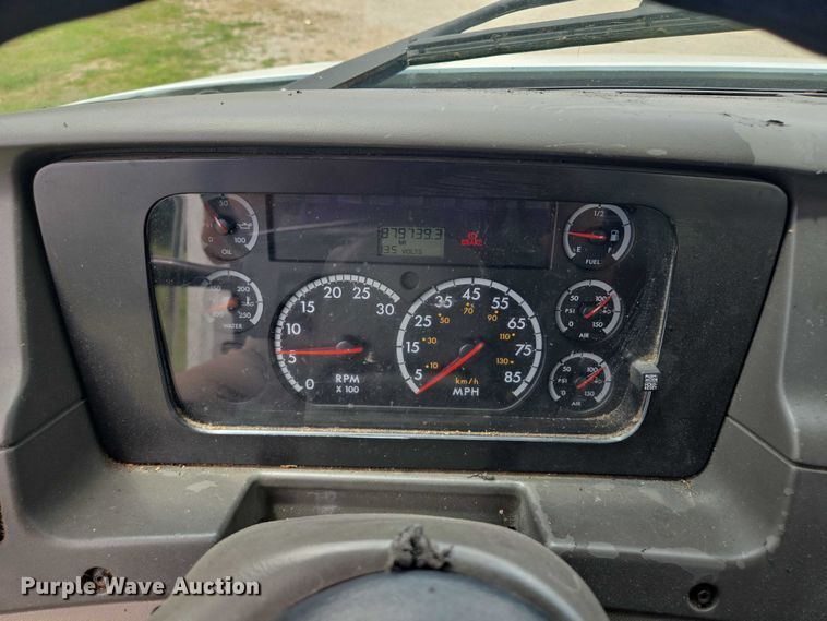 image for item EF1781 2006 Sterling A9500 semi truck