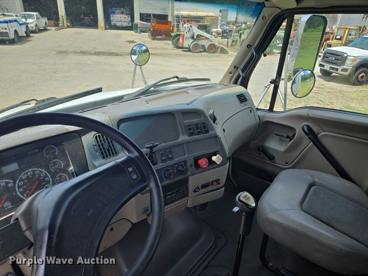 image for item EF1781 2006 Sterling A9500 semi truck