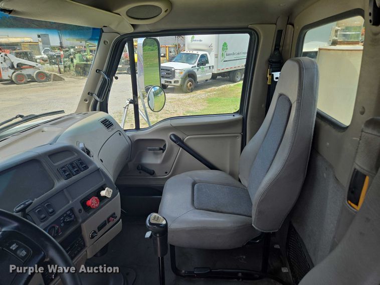 image for item EF1781 2006 Sterling A9500 semi truck