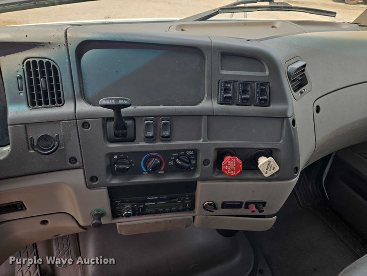 image for item EF1781 2006 Sterling A9500 semi truck