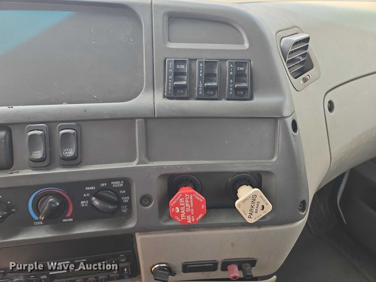 image for item EF1781 2006 Sterling A9500 semi truck