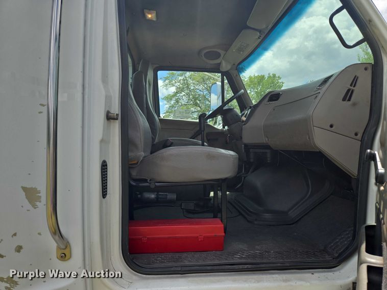 image for item EF1781 2006 Sterling A9500 semi truck