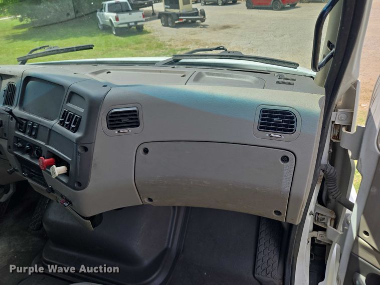 image for item EF1781 2006 Sterling A9500 semi truck