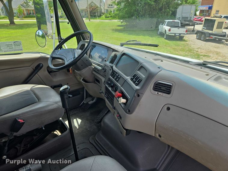 image for item EF1781 2006 Sterling A9500 semi truck