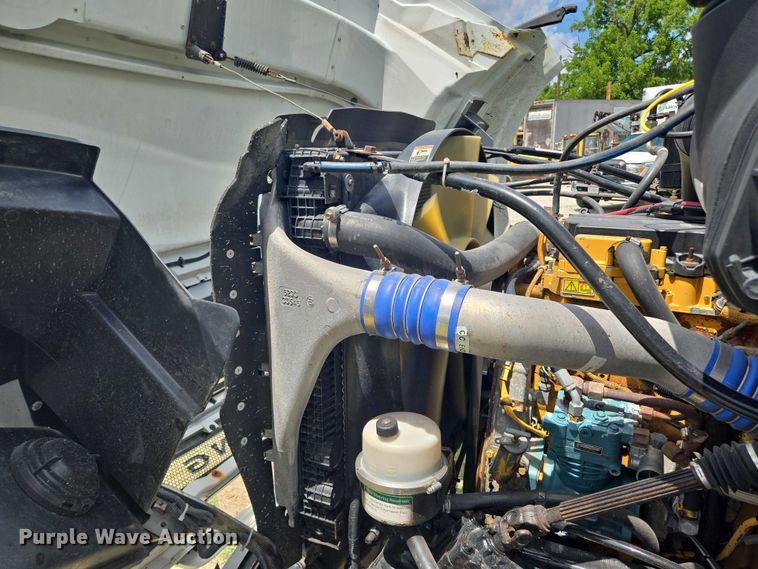 image for item EF1781 2006 Sterling A9500 semi truck