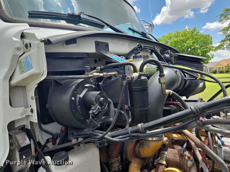 image for item EF1781 2006 Sterling A9500 semi truck