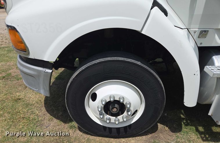 image for item EF1781 2006 Sterling A9500 semi truck