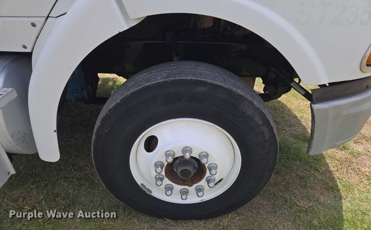 image for item EF1781 2006 Sterling A9500 semi truck