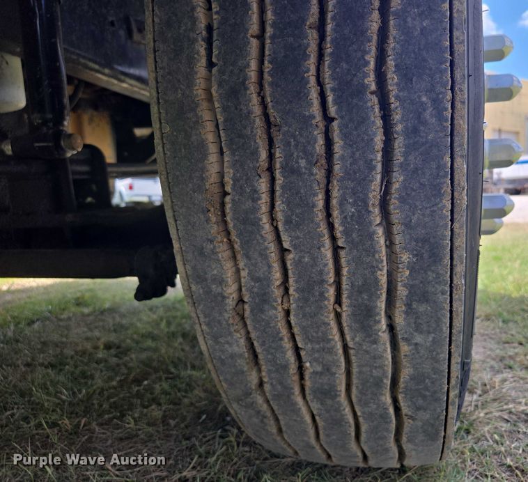 image for item EF1781 2006 Sterling A9500 semi truck