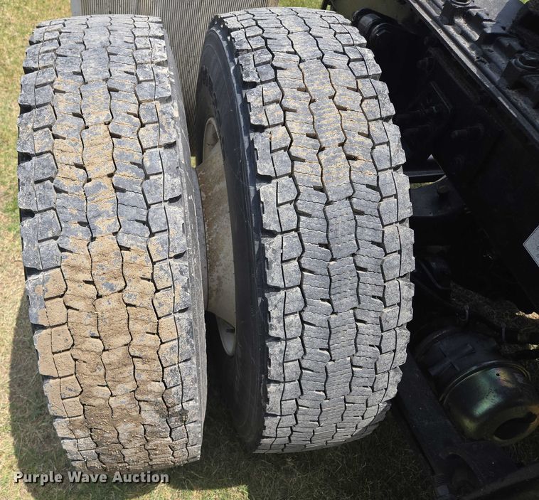 image for item EF1781 2006 Sterling A9500 semi truck