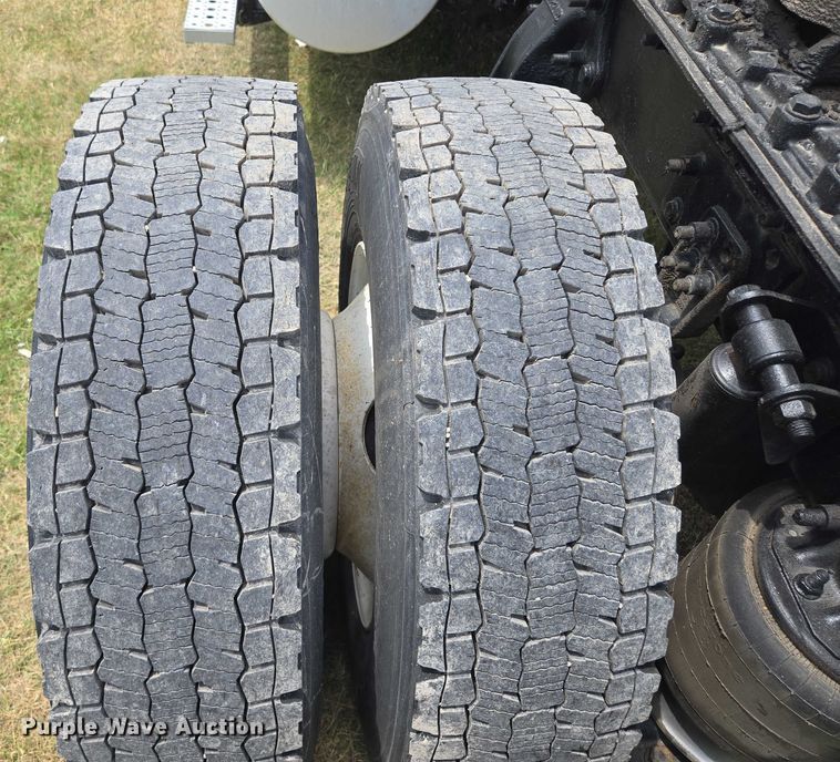 image for item EF1781 2006 Sterling A9500 semi truck