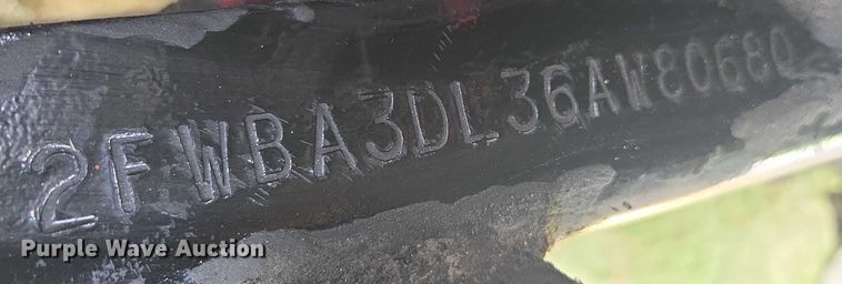 image for item EF1781 2006 Sterling A9500 semi truck