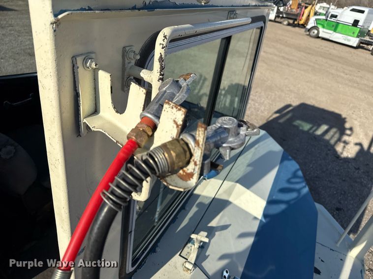 image for item EG2630 1996 Capacity yard truck