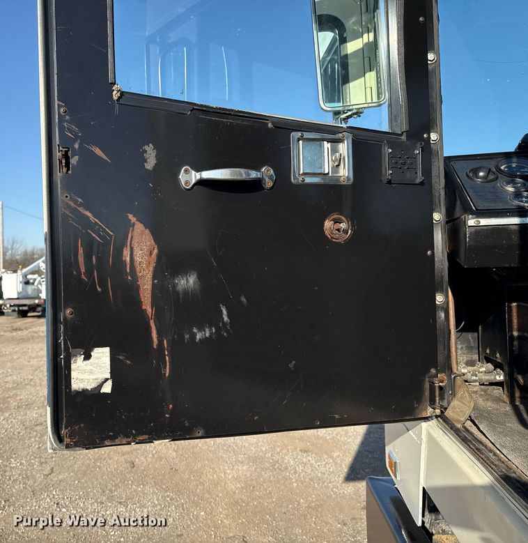 image for item EG2630 1996 Capacity yard truck