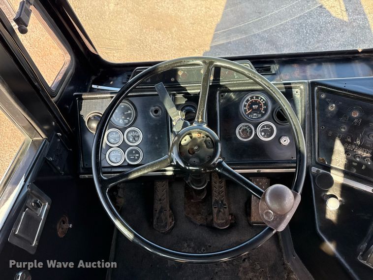 image for item EG2630 1996 Capacity yard truck