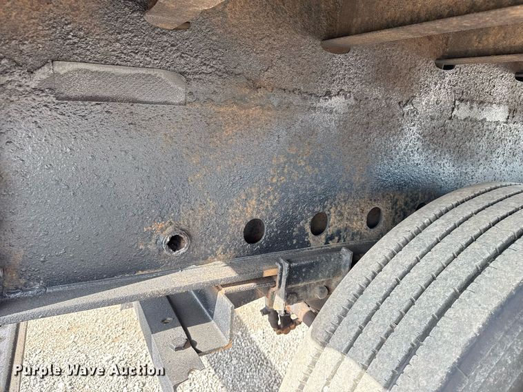 image for item EG5955 2001 Trailmobile flatbed trailer