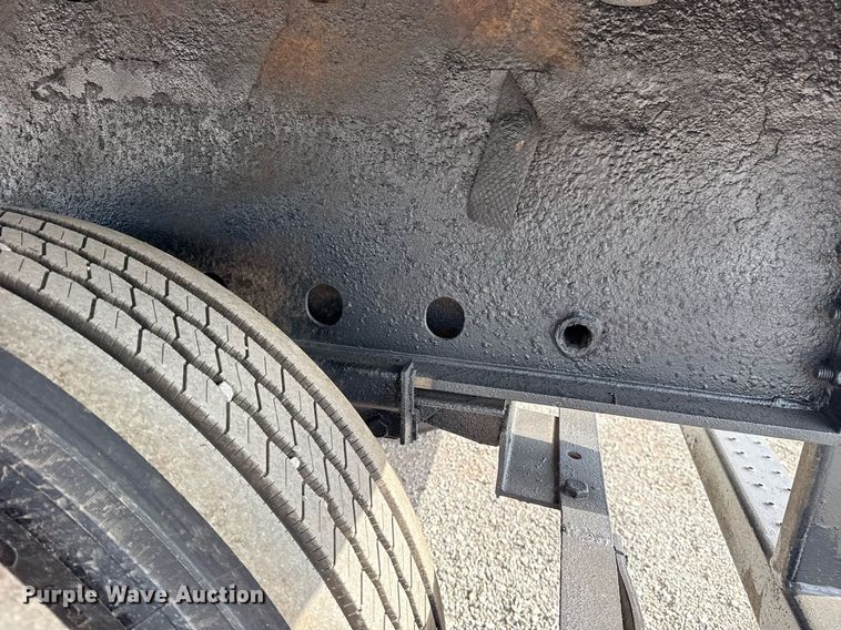 image for item EG5955 2001 Trailmobile flatbed trailer