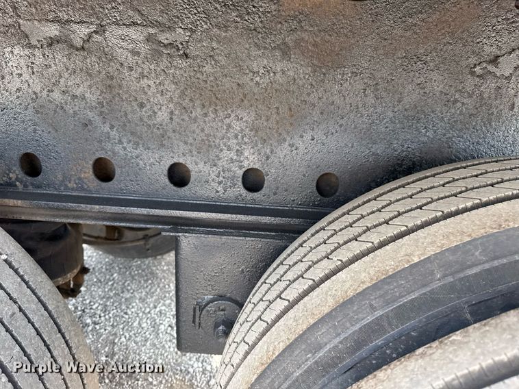 image for item EG5955 2001 Trailmobile flatbed trailer