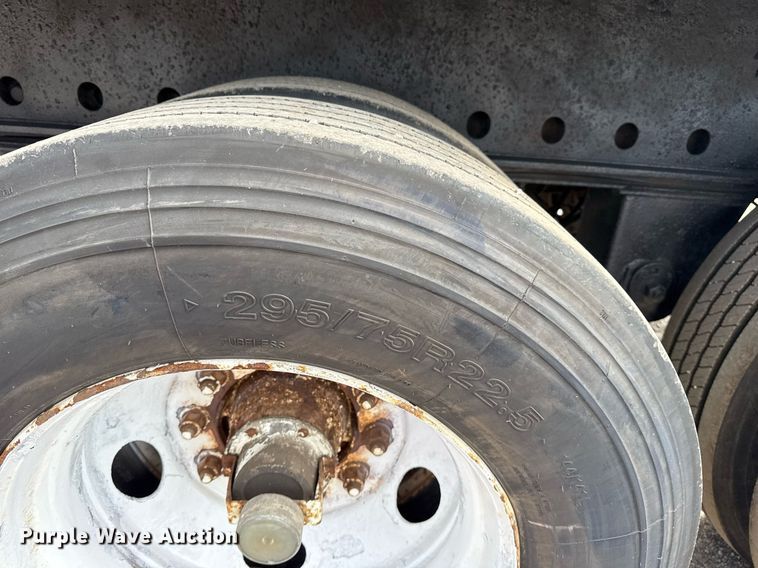 image for item EG5955 2001 Trailmobile flatbed trailer