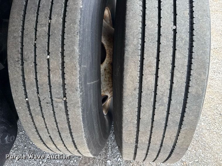 image for item EG5955 2001 Trailmobile flatbed trailer