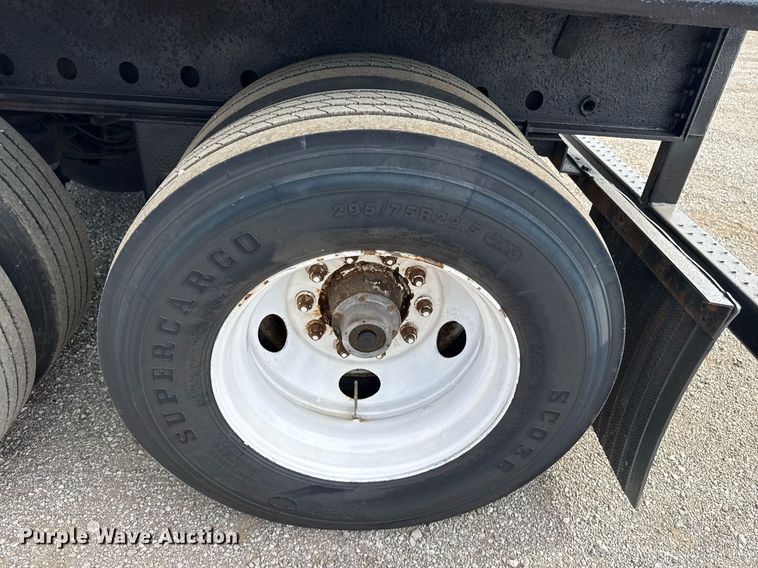 image for item EG5955 2001 Trailmobile flatbed trailer