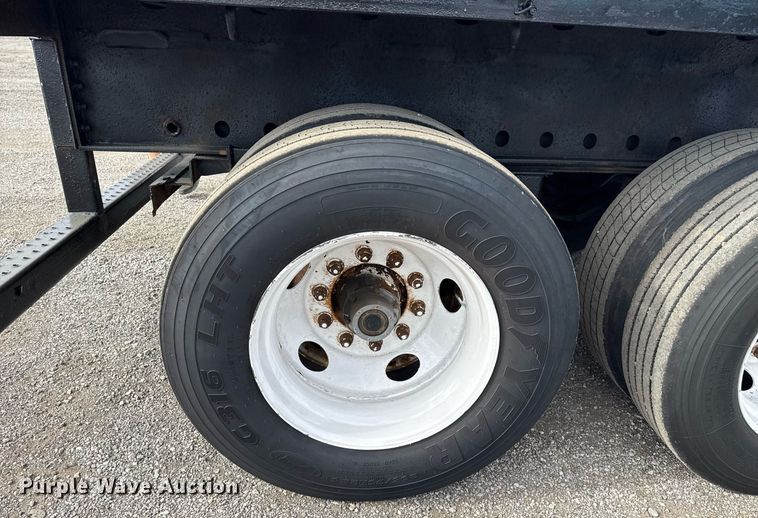 image for item EG5955 2001 Trailmobile flatbed trailer