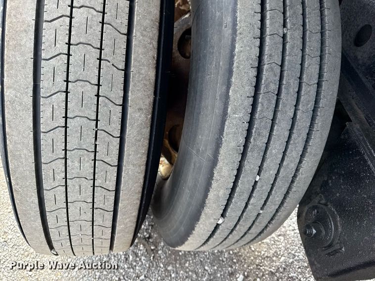 image for item EG5955 2001 Trailmobile flatbed trailer