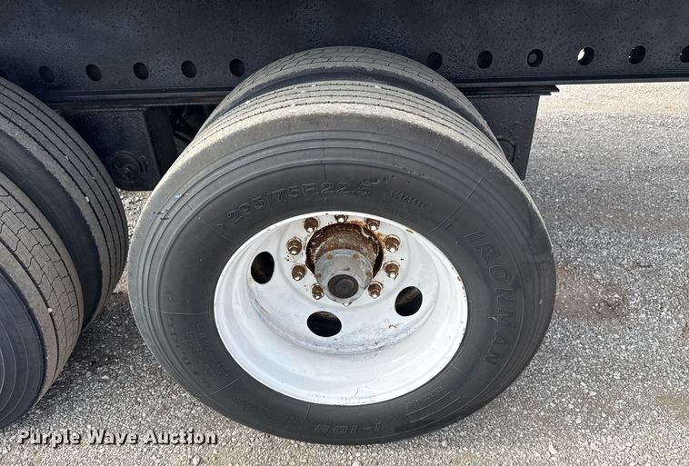 image for item EG5955 2001 Trailmobile flatbed trailer