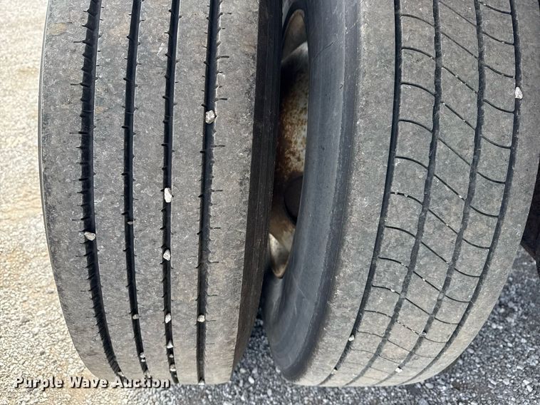 image for item EG5955 2001 Trailmobile flatbed trailer