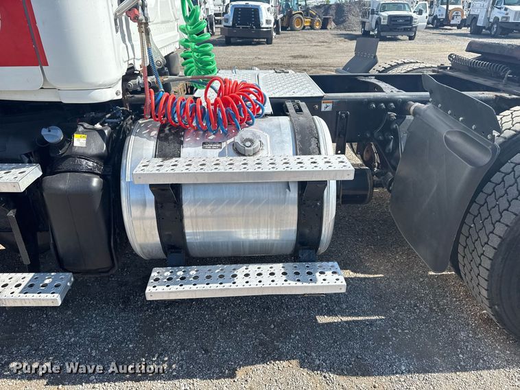 image for item EG5958 2016 Freightliner Cascadia semi truck