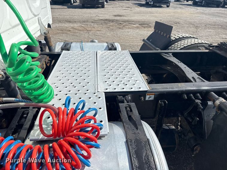 image for item EG5958 2016 Freightliner Cascadia semi truck