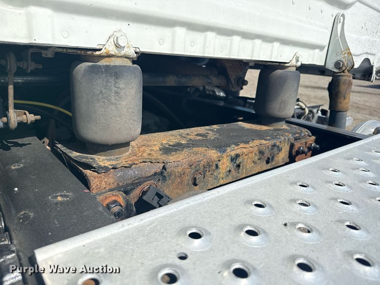 image for item EG5958 2016 Freightliner Cascadia semi truck