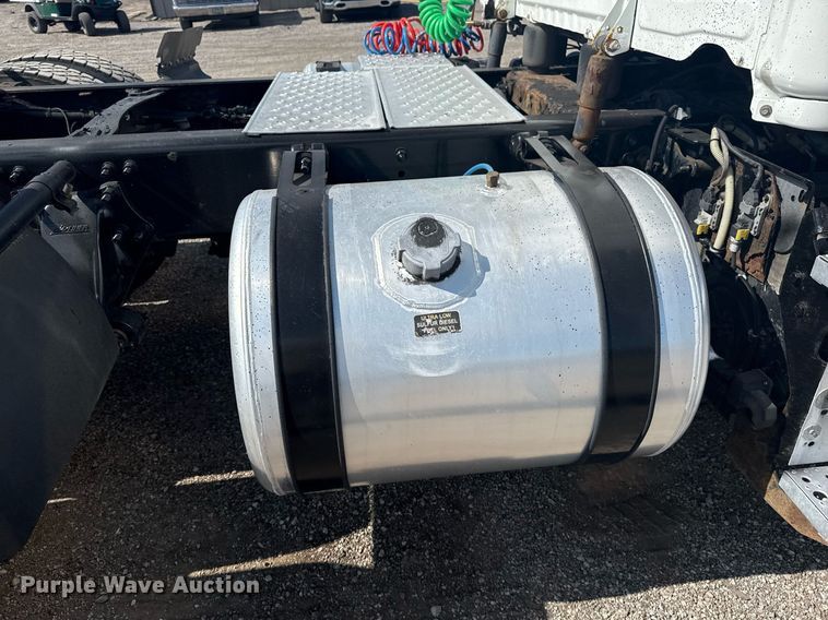 image for item EG5958 2016 Freightliner Cascadia semi truck