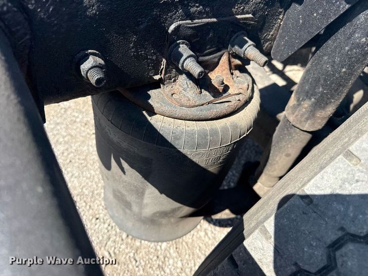 image for item EG5958 2016 Freightliner Cascadia semi truck