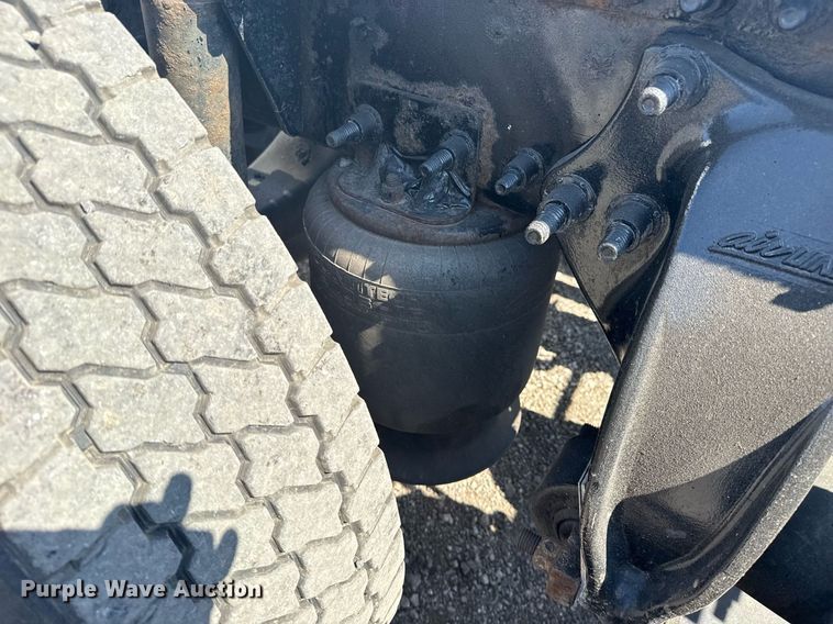 image for item EG5958 2016 Freightliner Cascadia semi truck