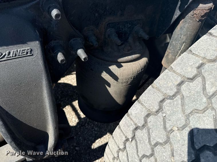 image for item EG5958 2016 Freightliner Cascadia semi truck