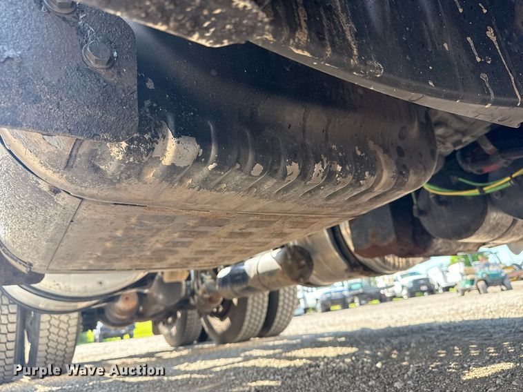 image for item EG5958 2016 Freightliner Cascadia semi truck